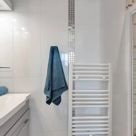 Apartment Croisette - Modern 2 Bdrs Location!